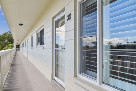 Copropriété à vendre à Clearwater, Floride: 2 chambres, 102.19 m2 № 2200943 - photo 2