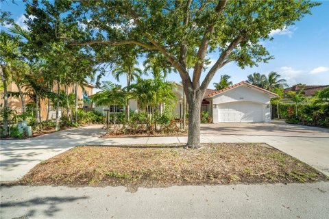 House in Miami, Florida 4 bedrooms, 203.18 sq.m. № 1844040 - photo 2