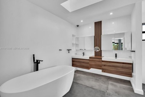 Villa ou maison à vendre à Miami, Floride: 5 chambres, 301.84 m2 № 2038504 - photo 27