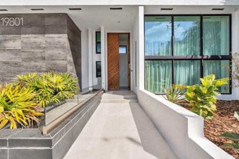 Villa ou maison à vendre à Miami, Floride: 5 chambres, 301.84 m2 № 2038504 - photo 5