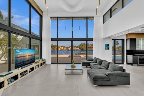 Villa ou maison à vendre à Miami, Floride: 5 chambres, 301.84 m2 № 2038504 - photo 11