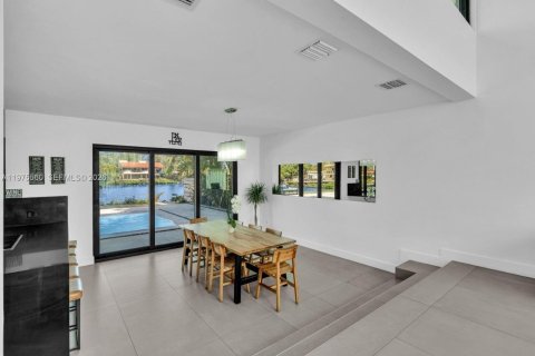 Villa ou maison à vendre à Miami, Floride: 5 chambres, 301.84 m2 № 2038504 - photo 18