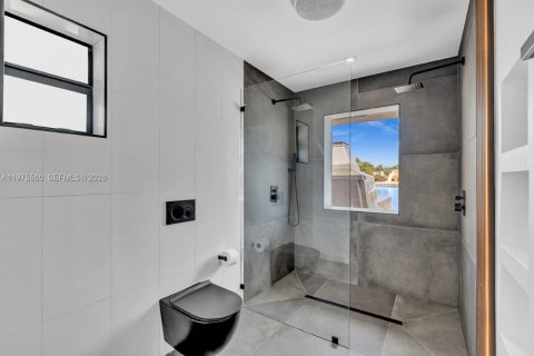 Villa ou maison à vendre à Miami, Floride: 5 chambres, 301.84 m2 № 2038504 - photo 28