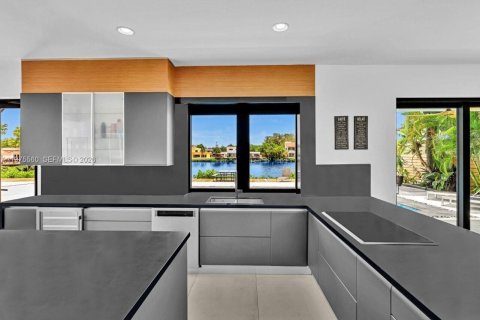 Villa ou maison à vendre à Miami, Floride: 5 chambres, 301.84 m2 № 2038504 - photo 21