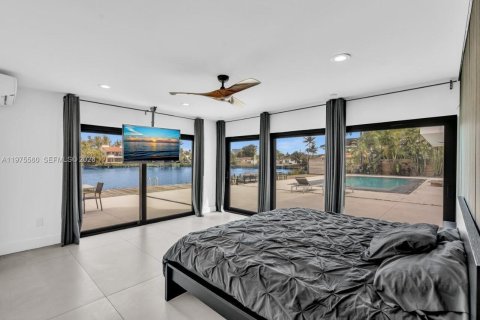 Villa ou maison à vendre à Miami, Floride: 5 chambres, 301.84 m2 № 2038504 - photo 25