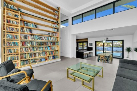 Villa ou maison à vendre à Miami, Floride: 5 chambres, 301.84 m2 № 2038504 - photo 16