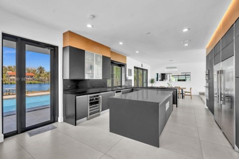 Villa ou maison à vendre à Miami, Floride: 5 chambres, 301.84 m2 № 2038504 - photo 20