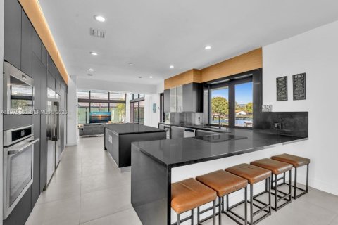 Villa ou maison à vendre à Miami, Floride: 5 chambres, 301.84 m2 № 2038504 - photo 19