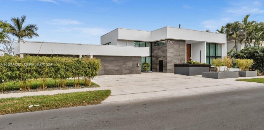 Villa ou maison à Miami, Floride 5 chambres, 301.84 m2 № 2038504