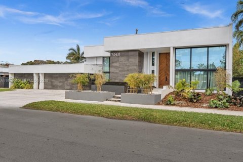 Villa ou maison à vendre à Miami, Floride: 5 chambres, 301.84 m2 № 2038504 - photo 3