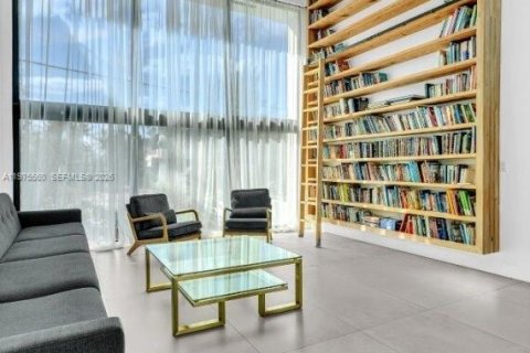 Villa ou maison à vendre à Miami, Floride: 5 chambres, 301.84 m2 № 2038504 - photo 17