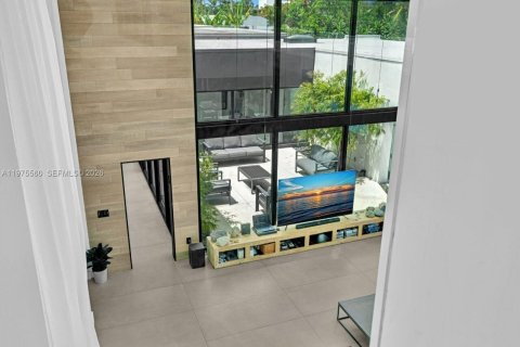 Villa ou maison à vendre à Miami, Floride: 5 chambres, 301.84 m2 № 2038504 - photo 24