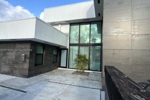Villa ou maison à vendre à Miami, Floride: 5 chambres, 301.84 m2 № 2038504 - photo 7