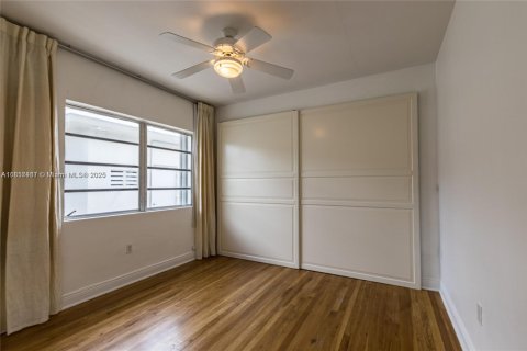 Condo in Miami, Florida, 1 bedroom  № 1881947 - photo 8