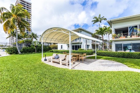 Condo in Miami, Florida, 1 bedroom  № 1881947 - photo 19