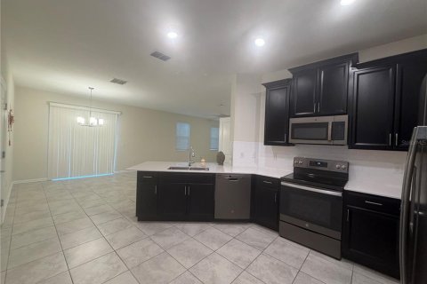Townhouse in Davenport, Florida 5 bedrooms, 234.3 sq.m. № 2227557 - photo 6