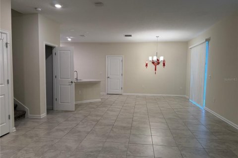 Townhouse in Davenport, Florida 5 bedrooms, 234.3 sq.m. № 2227557 - photo 13