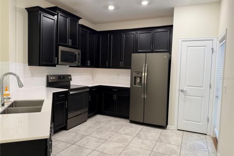 Townhouse in Davenport, Florida 5 bedrooms, 234.3 sq.m. № 2227557 - photo 4