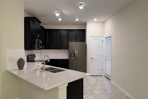 Townhouse in Davenport, Florida 5 bedrooms, 234.3 sq.m. № 2227557 - photo 5