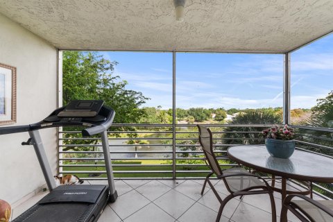Condo in Pompano Beach, Florida, 2 bedrooms № 2247073 - photo 17