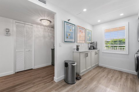 Condo in Pompano Beach, Florida, 2 bedrooms № 2247073 - photo 11