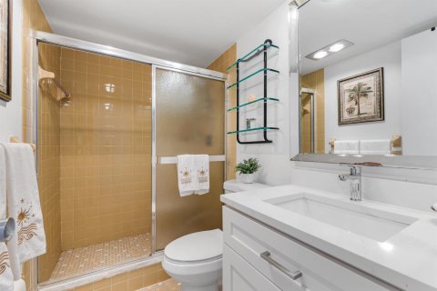 Condo in Pompano Beach, Florida, 2 bedrooms № 2247073 - photo 16