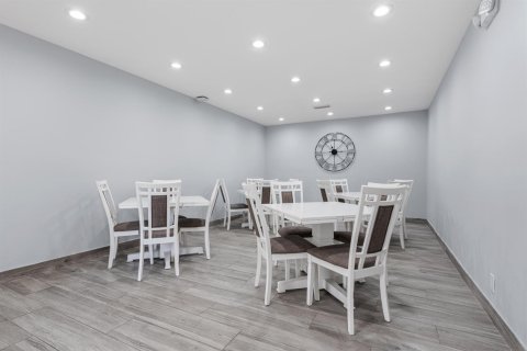 Condo in Pompano Beach, Florida, 2 bedrooms № 2247073 - photo 23