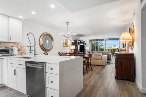 Condo in Pompano Beach, Florida, 2 bedrooms № 2247073 - photo 6