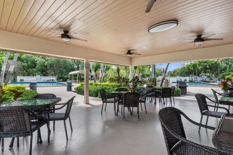 Condo in Pompano Beach, Florida, 2 bedrooms № 2247073 - photo 18