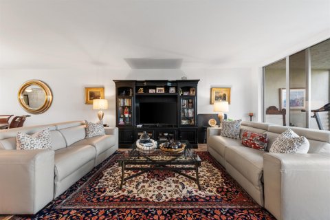 Condo in Pompano Beach, Florida, 2 bedrooms № 2247073 - photo 2