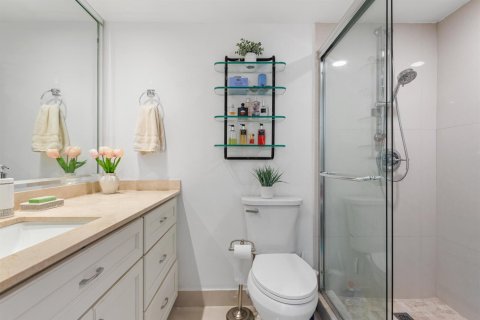 Condo in Pompano Beach, Florida, 2 bedrooms № 2247073 - photo 14