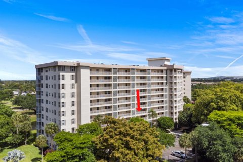 Condo in Pompano Beach, Florida, 2 bedrooms № 2247073 - photo 25