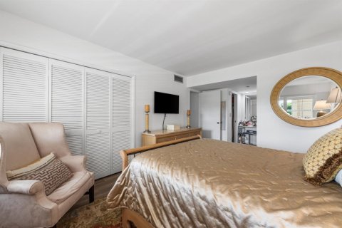 Condo in Pompano Beach, Florida, 2 bedrooms № 2247073 - photo 12