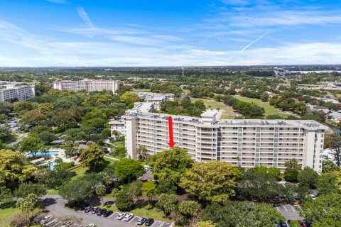 Condo in Pompano Beach, Florida, 2 bedrooms № 2247073 - photo 24