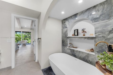 Casa en venta en Deerfield Beach, Florida, 5 dormitorios, 263.47 m2 № 1996498 - foto 16