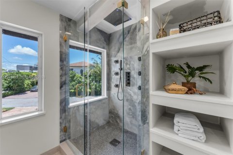 Casa en venta en Deerfield Beach, Florida, 5 dormitorios, 263.47 m2 № 1996498 - foto 17