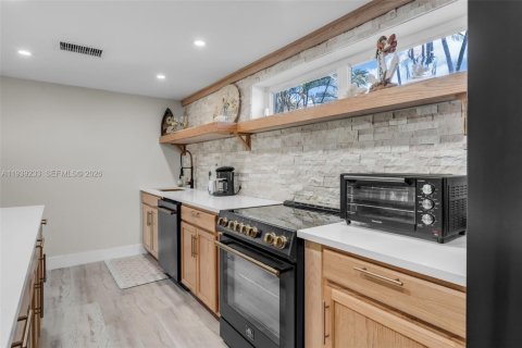 Casa en venta en Deerfield Beach, Florida, 5 dormitorios, 263.47 m2 № 1996498 - foto 29