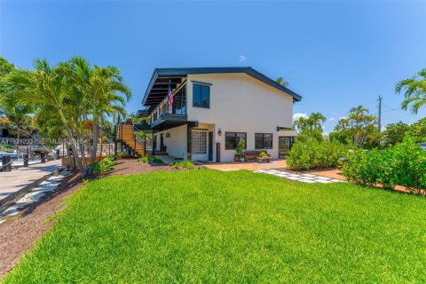 Casa en venta en Deerfield Beach, Florida, 5 dormitorios, 263.47 m2 № 1996498 - foto 2