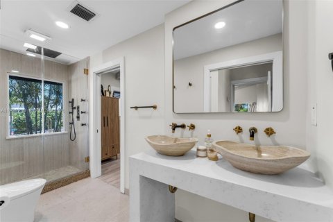 Casa en venta en Deerfield Beach, Florida, 5 dormitorios, 263.47 m2 № 1996498 - foto 21