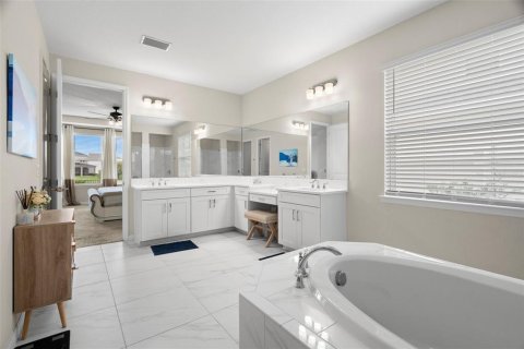 Casa en venta en Wesley Chapel, Florida, 5 dormitorios, 321.53 m2 № 1773147 - foto 28