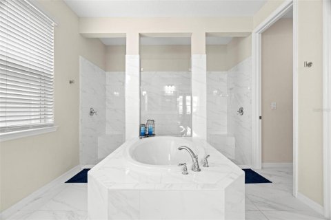 Casa en venta en Wesley Chapel, Florida, 5 dormitorios, 321.53 m2 № 1773147 - foto 26