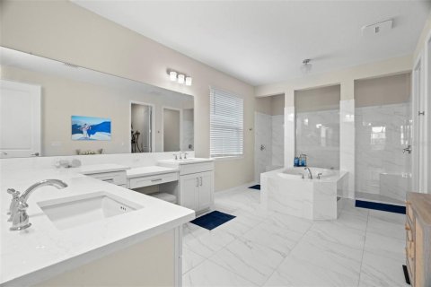 Casa en venta en Wesley Chapel, Florida, 5 dormitorios, 321.53 m2 № 1773147 - foto 25