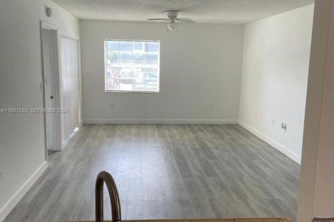 Copropriété à vendre à Miami, Floride: 2 chambres, 98.48 m2 № 2153135 - photo 8