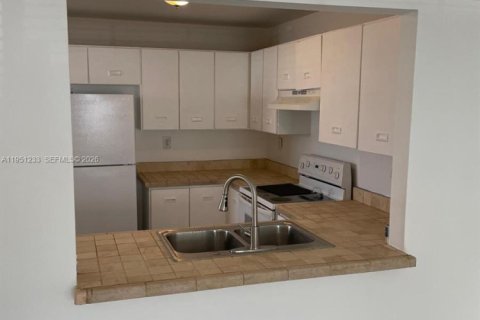 Copropriété à vendre à Miami, Floride: 2 chambres, 98.48 m2 № 2153135 - photo 19