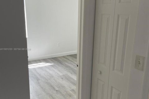 Copropriété à vendre à Miami, Floride: 2 chambres, 98.48 m2 № 2153135 - photo 15