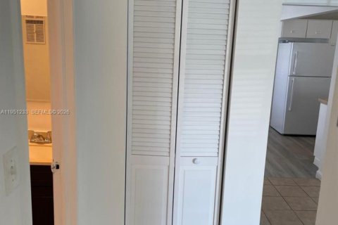 Copropriété à vendre à Miami, Floride: 2 chambres, 98.48 m2 № 2153135 - photo 12