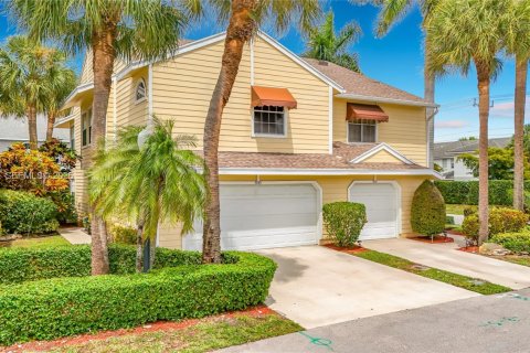 Touwnhouse à vendre à Boca Raton, Floride: 3 chambres, 173.54 m2 № 2063861 - photo 1