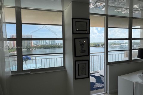 Apartamento en alquiler en Sunny Isles Beach, Florida, 2 dormitorios, 118.45 m2 № 1838687 - foto 10