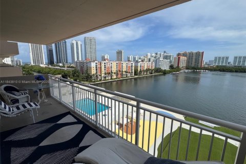 Apartamento en alquiler en Sunny Isles Beach, Florida, 2 dormitorios, 118.45 m2 № 1838687 - foto 2