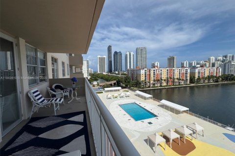 Apartamento en alquiler en Sunny Isles Beach, Florida, 2 dormitorios, 118.45 m2 № 1838687 - foto 3